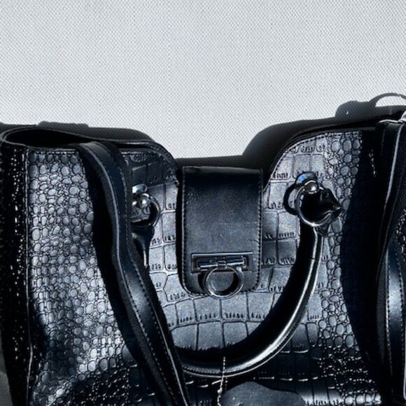 Cape Cod Leather Purse - Picture 6 of 6